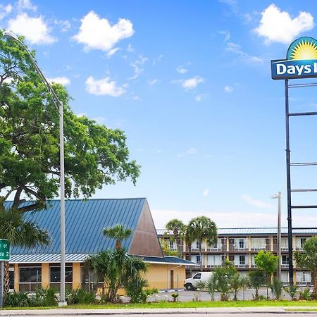 Days Inn Tampa North Of Busch Gardens Luaran gambar